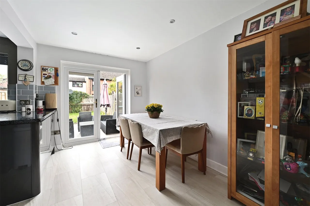 Avondale, Ash Vale, Guildford, Surrey, GU12 5NF, photo 5