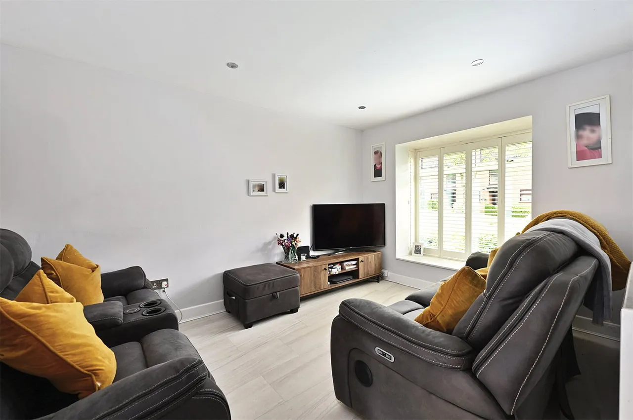 Avondale, Ash Vale, Guildford, Surrey, GU12 5NF, photo 6