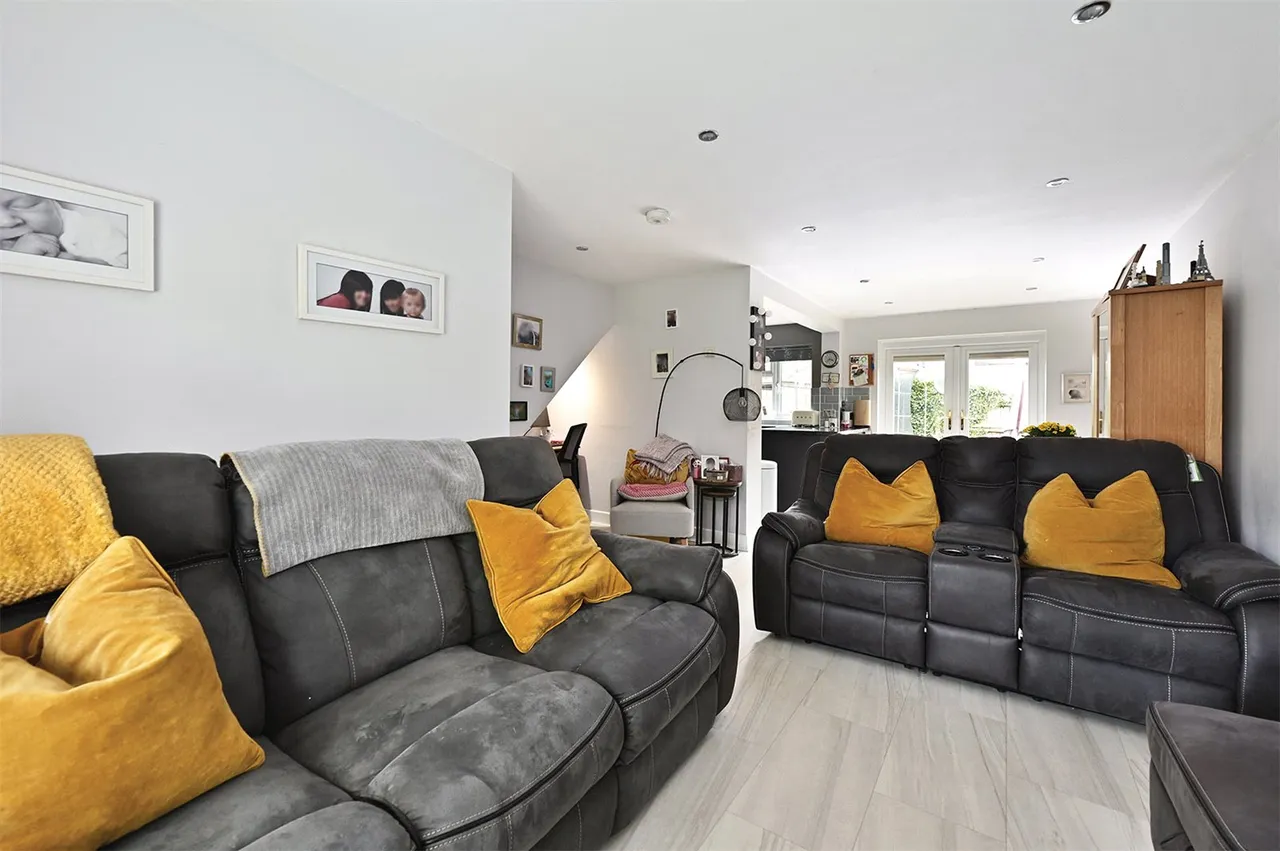 Avondale, Ash Vale, Guildford, Surrey, GU12 5NF, photo 4