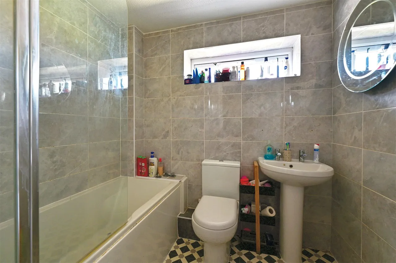 Avondale, Ash Vale, Guildford, Surrey, GU12 5NF, photo 9