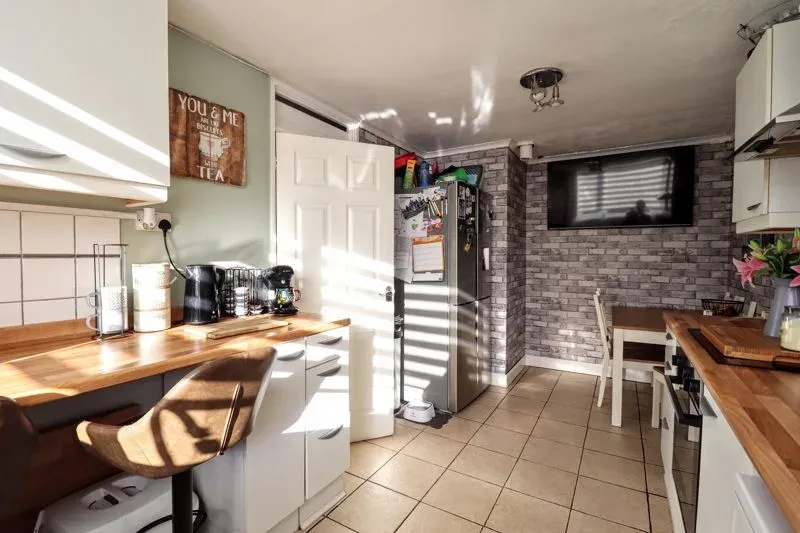 Kinloch Place, Bletchley, Milton Keynes, Buckinghamshire, MK2 3NN, photo 4