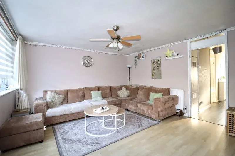 Kinloch Place, Bletchley, Milton Keynes, Buckinghamshire, MK2 3NN, photo 3