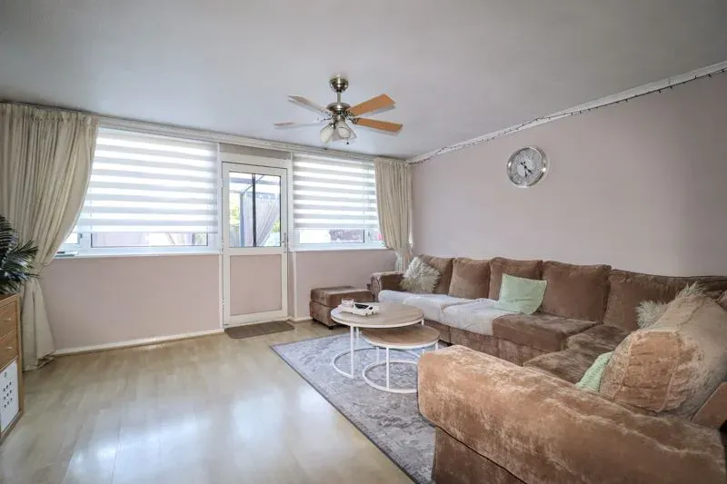 Kinloch Place, Bletchley, Milton Keynes, Buckinghamshire, MK2 3NN, photo 9