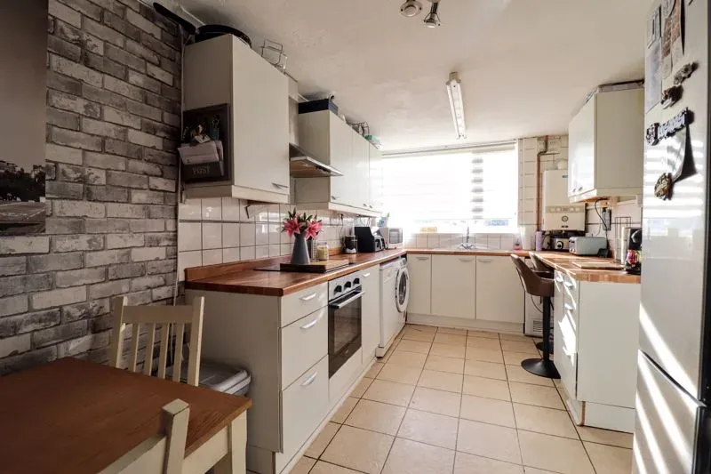 Kinloch Place, Bletchley, Milton Keynes, Buckinghamshire, MK2 3NN, photo 2