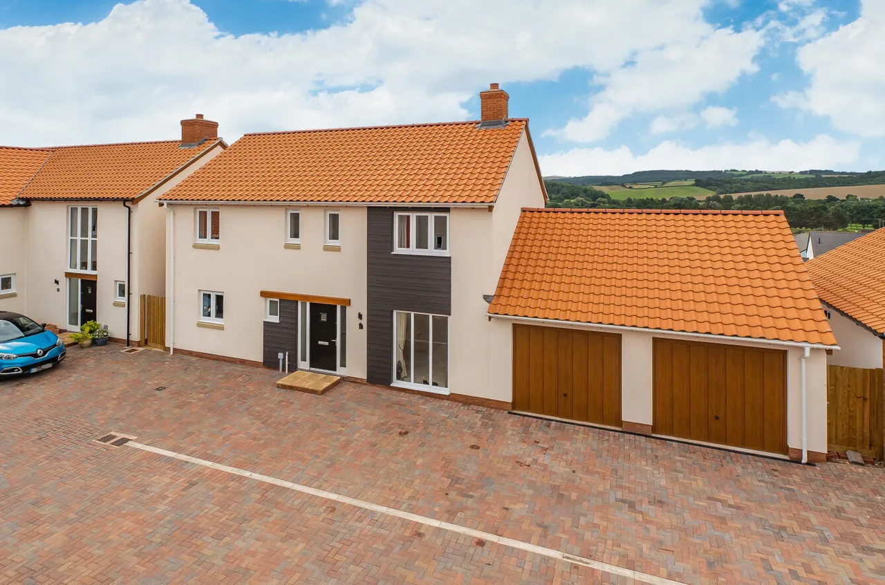 4 bed property for sale, Wentworth Gardens, Crediton, EX17