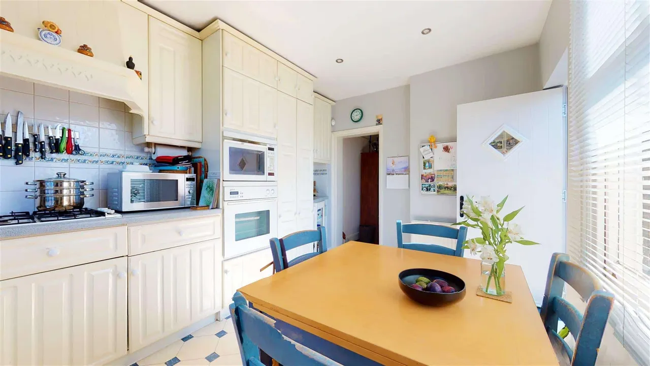 Blackacre Road, Theydon Bois, photo 9