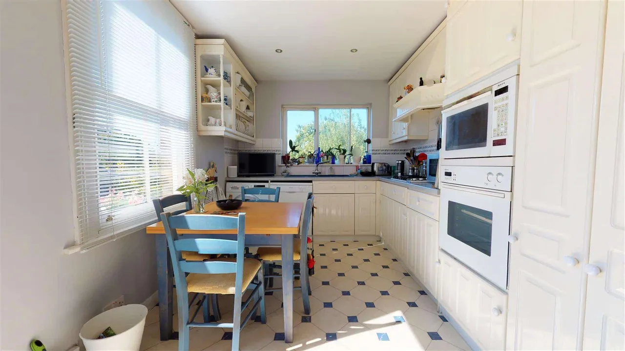 Blackacre Road, Theydon Bois, photo 8