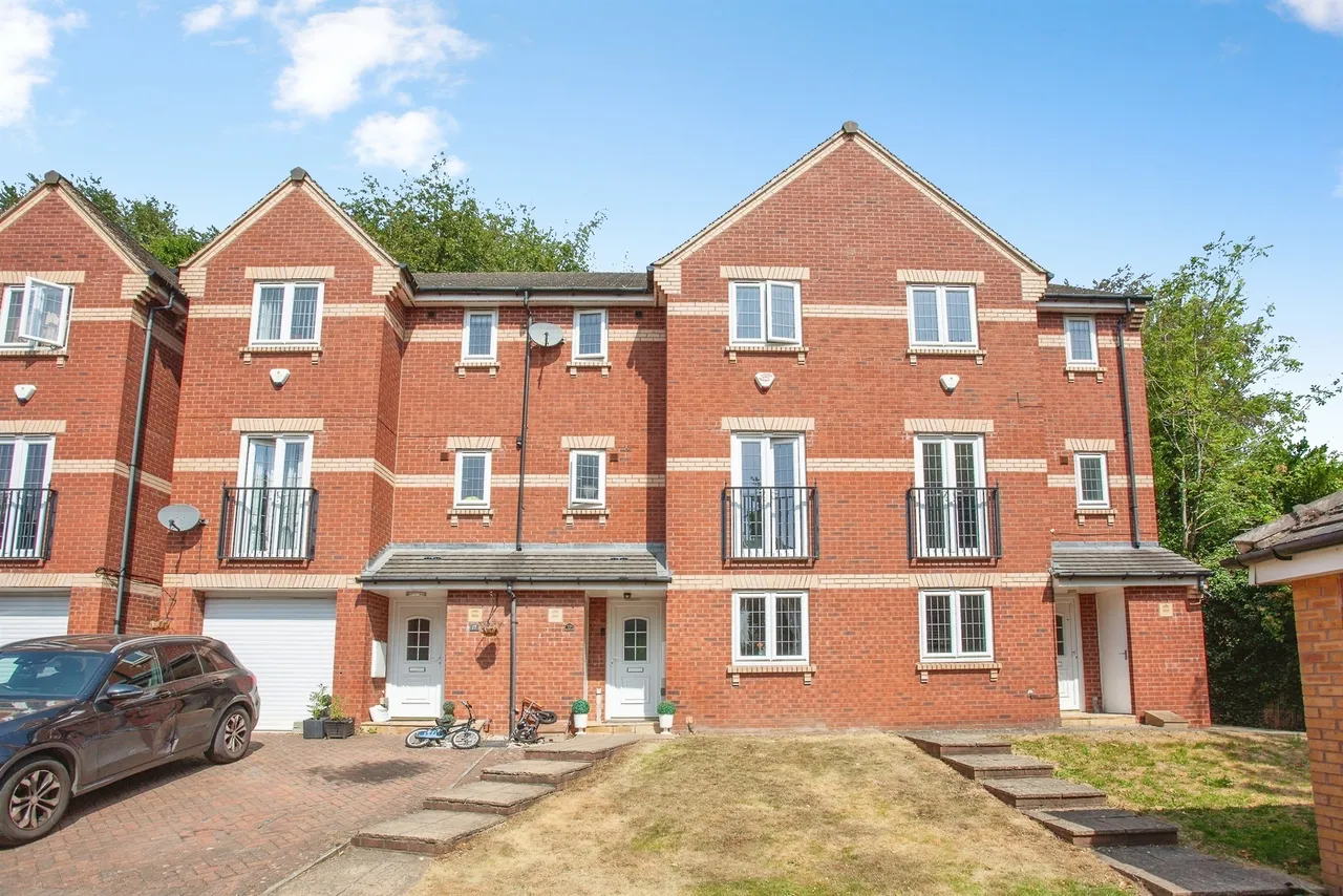 4 bed house for sale — Rockingham Gardens, Rotherham
