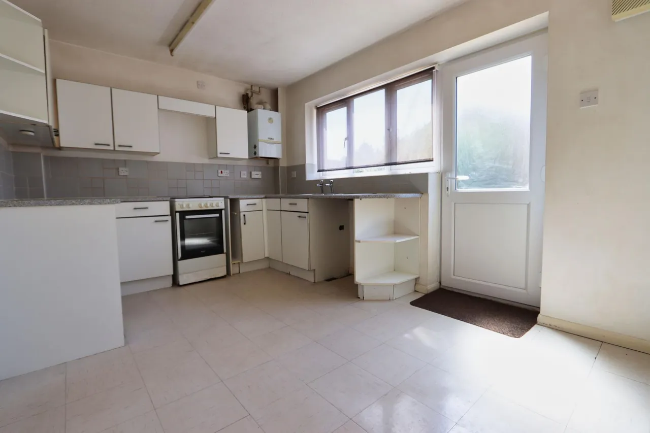 Viking Close, Kettering, NN16, photo 7