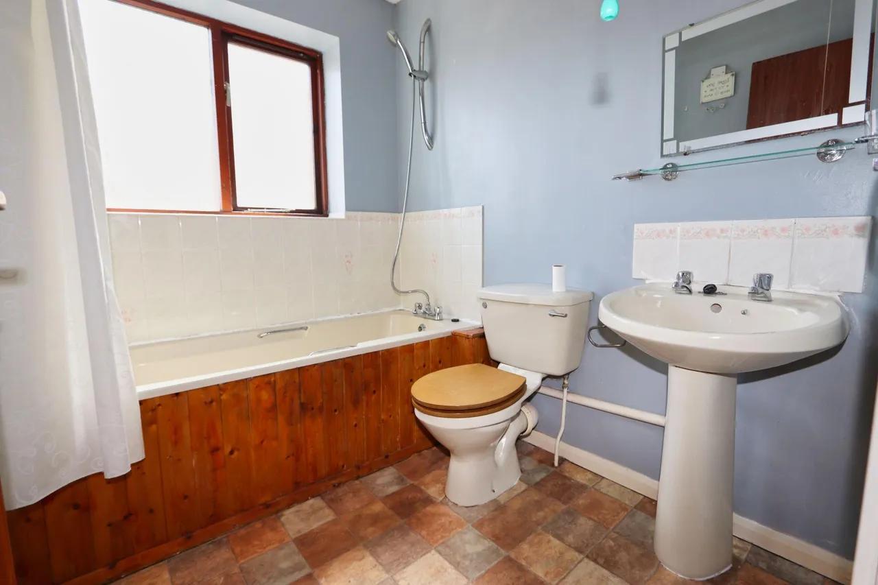 Viking Close, Kettering, NN16, photo 5