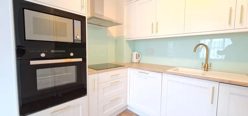 Rayleigh Road, Eastwood, Essex, SS9 5PZ, photo 4