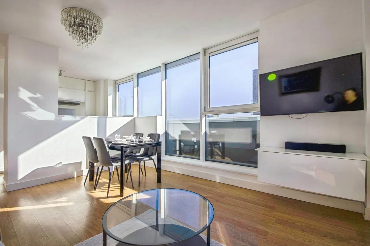 Gallions Road, London, E16, photo 4