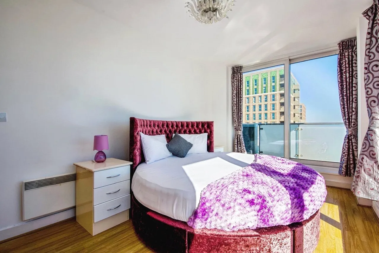 Gallions Road, London, E16, photo 11
