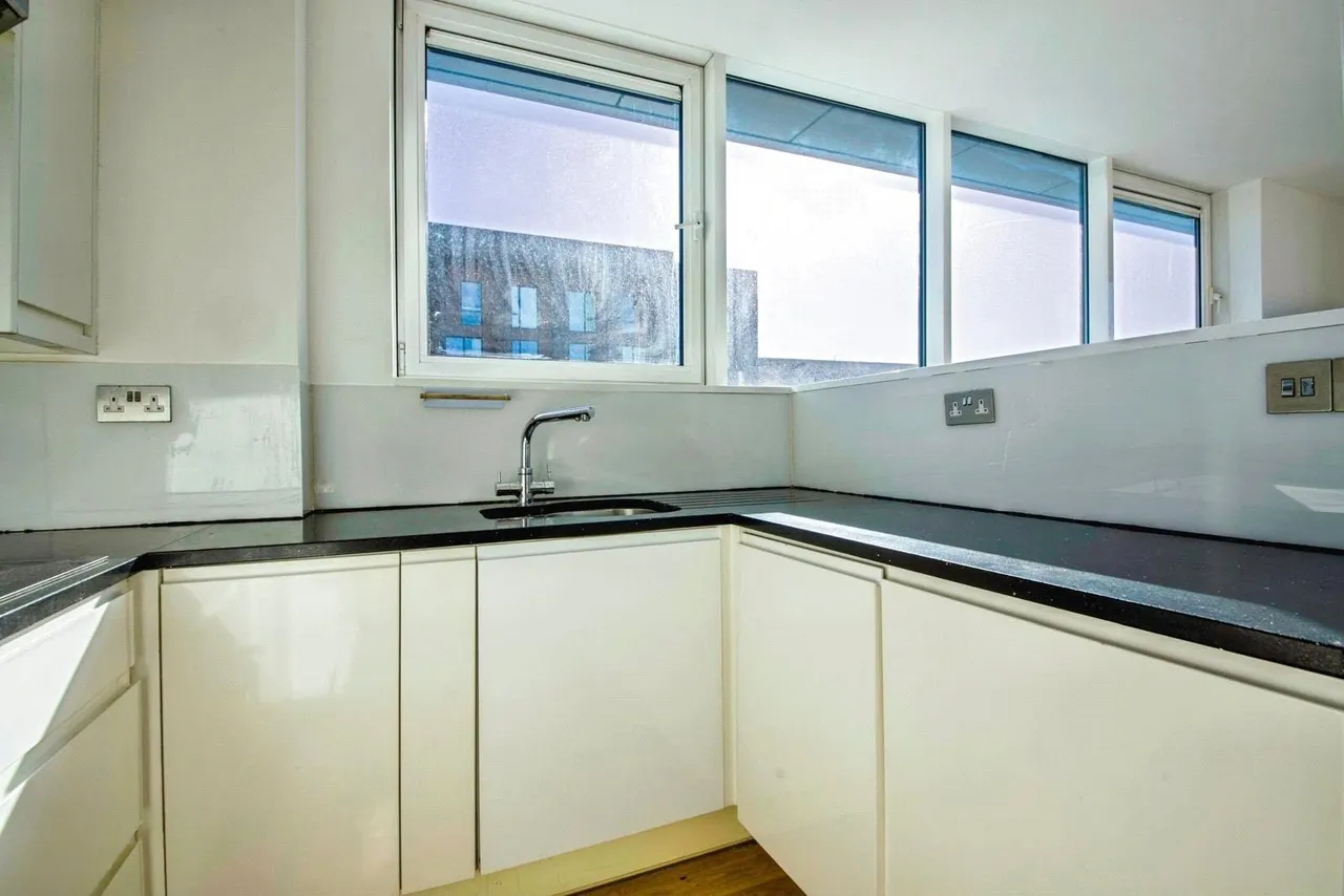 Gallions Road, London, E16, photo 7
