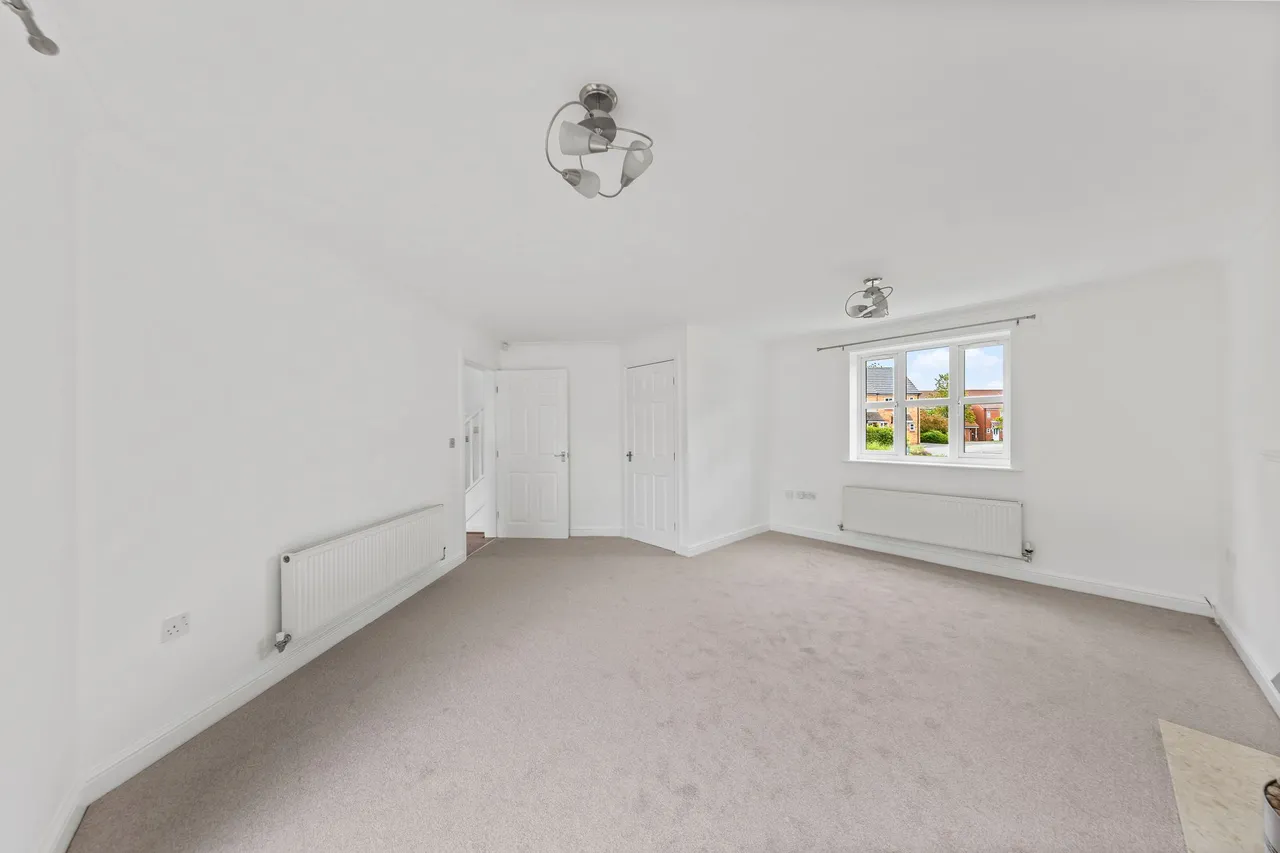 Southwold Crescent, Great Sankey, Warrington, Warrington, WA5 3SG, photo 2