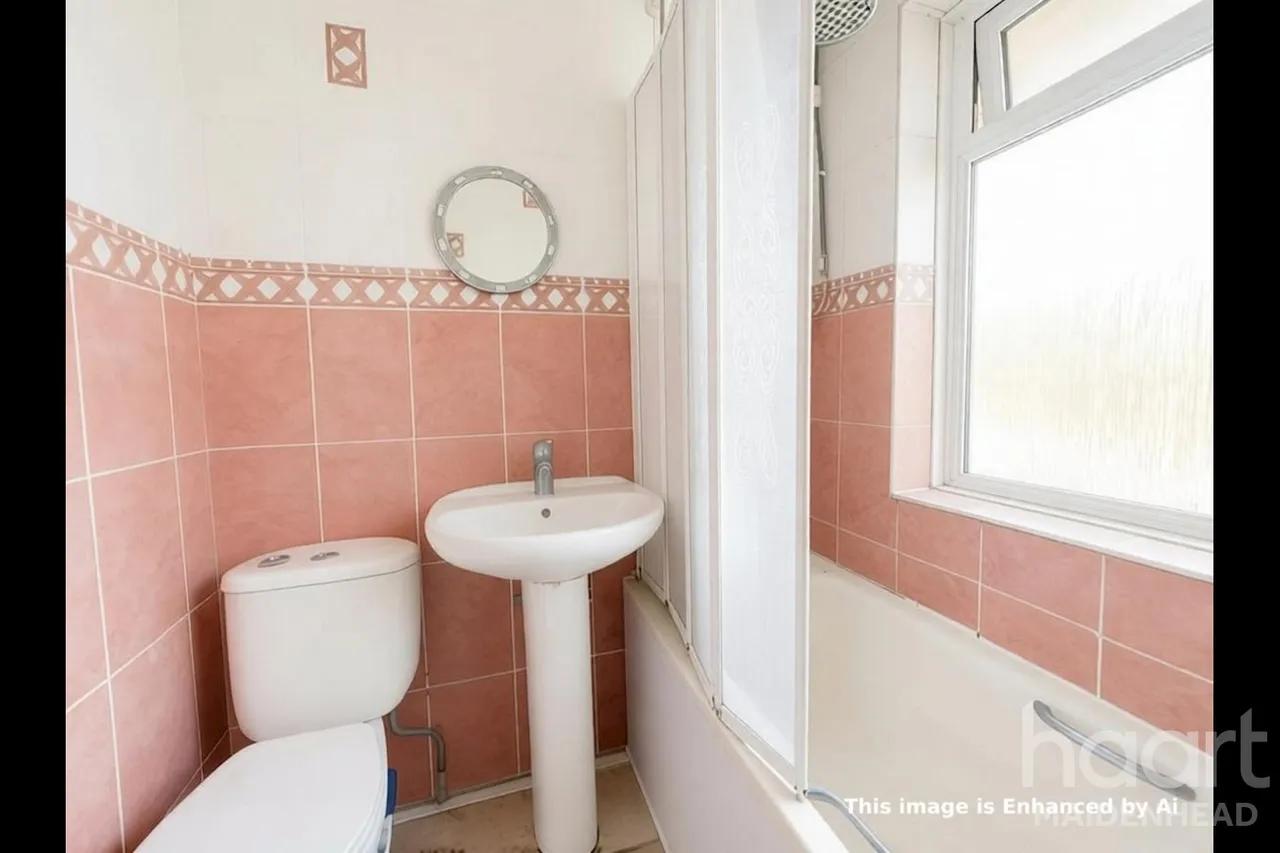 Laggan Road, SL6, photo 6