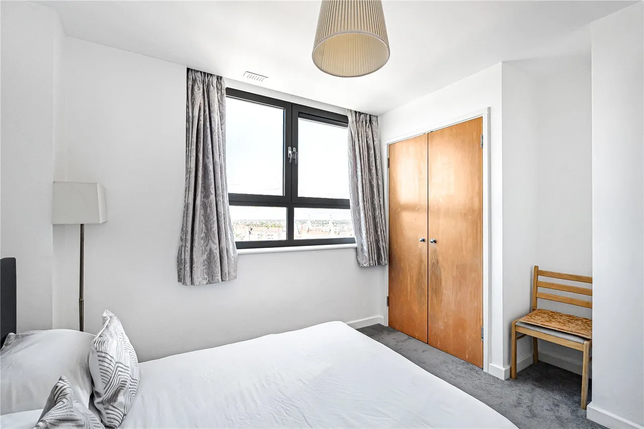 New Park Road, London, SW2, photo 17