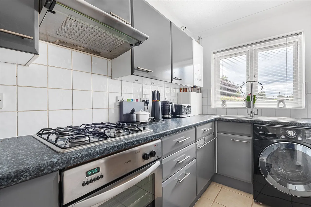 Beechwood Avenue, Sunbury, TW16 7QL, photo 6