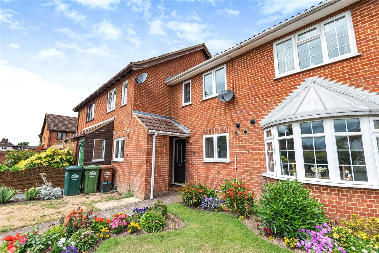 2 bed house for sale — Beechwood Avenue, Sunbury, TW16 7QL