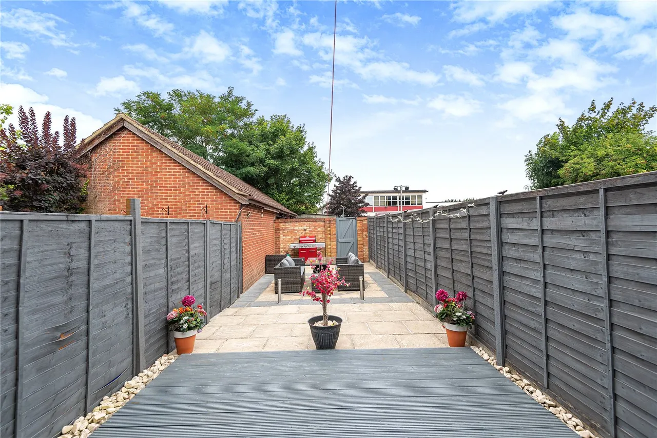Beechwood Avenue, Sunbury, TW16 7QL, photo 7
