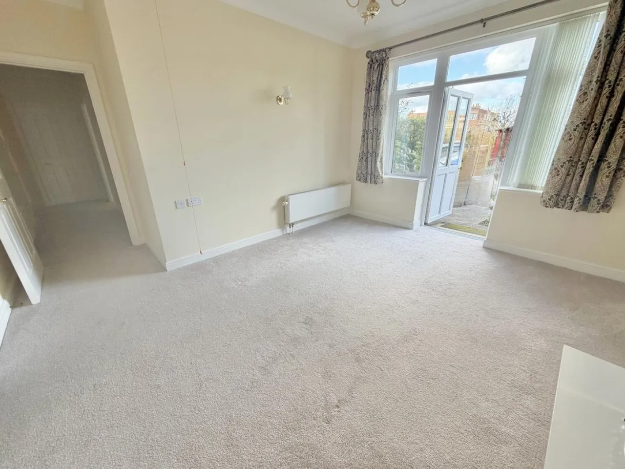 Melton Court, BH13, photo 7
