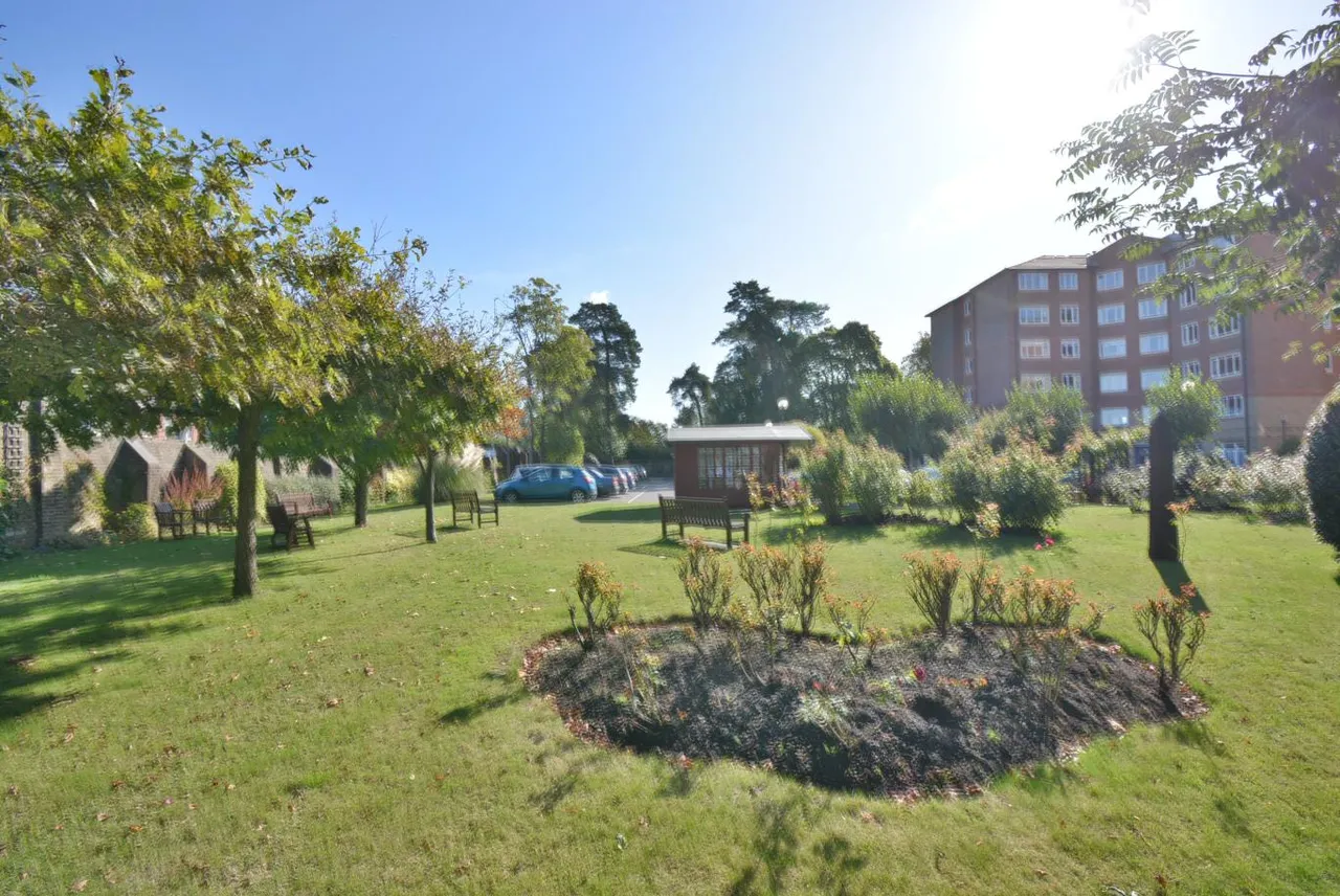 Melton Court, BH13, photo 11