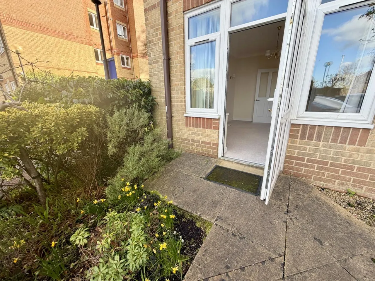 Melton Court, BH13, photo 2