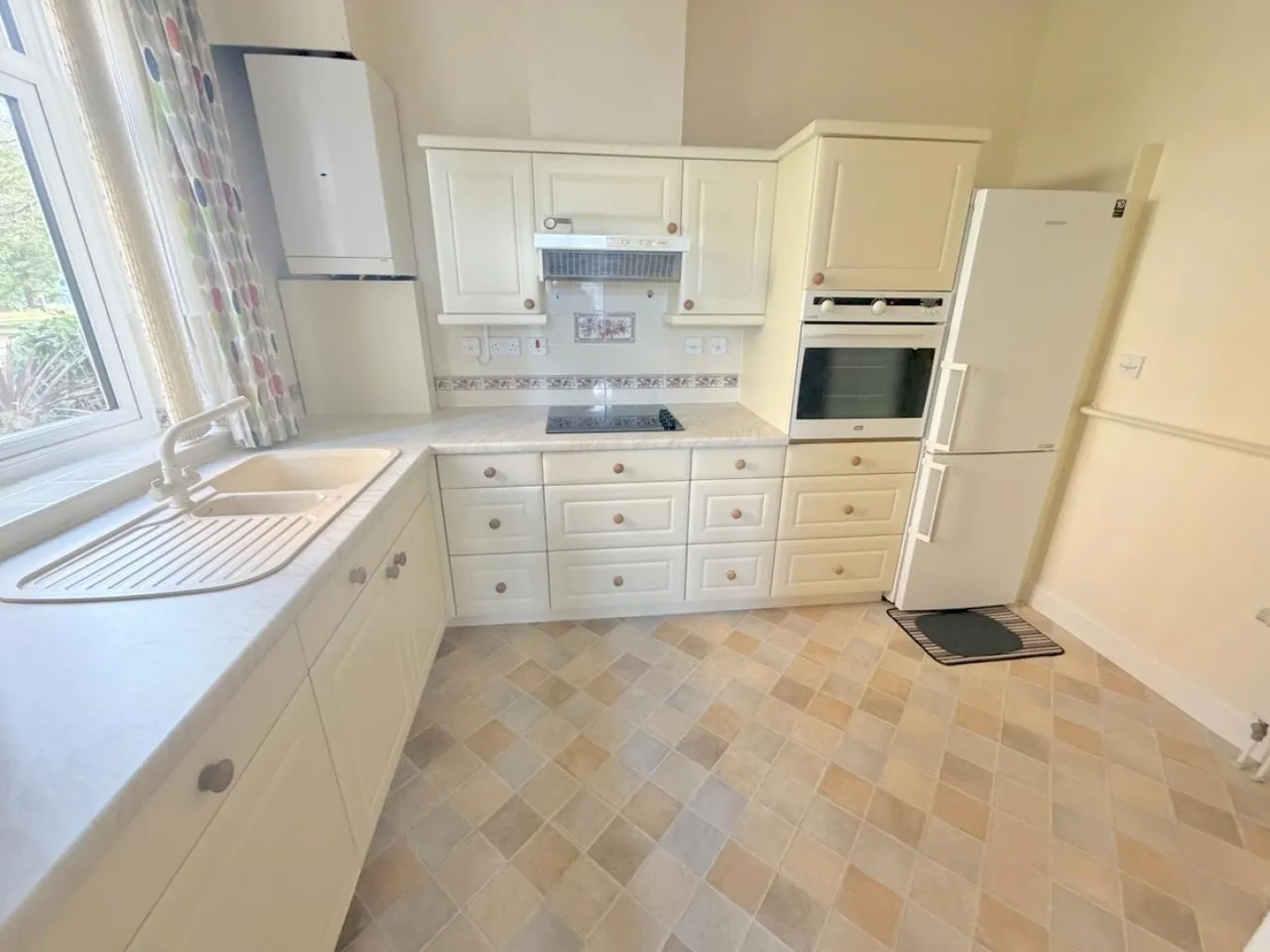 Melton Court, BH13, photo 4