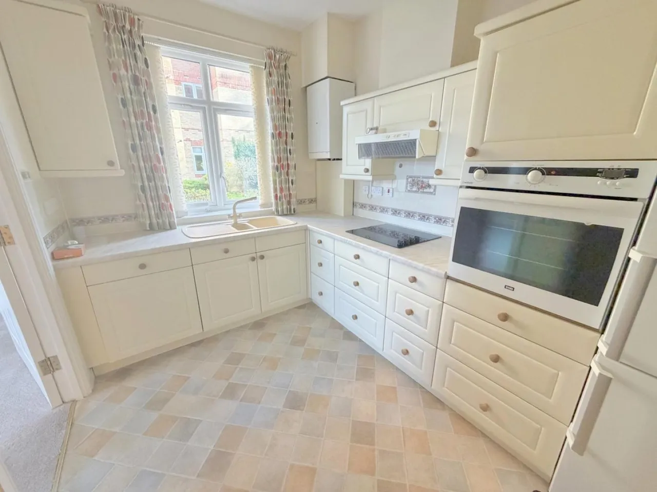 Melton Court, BH13, photo 3