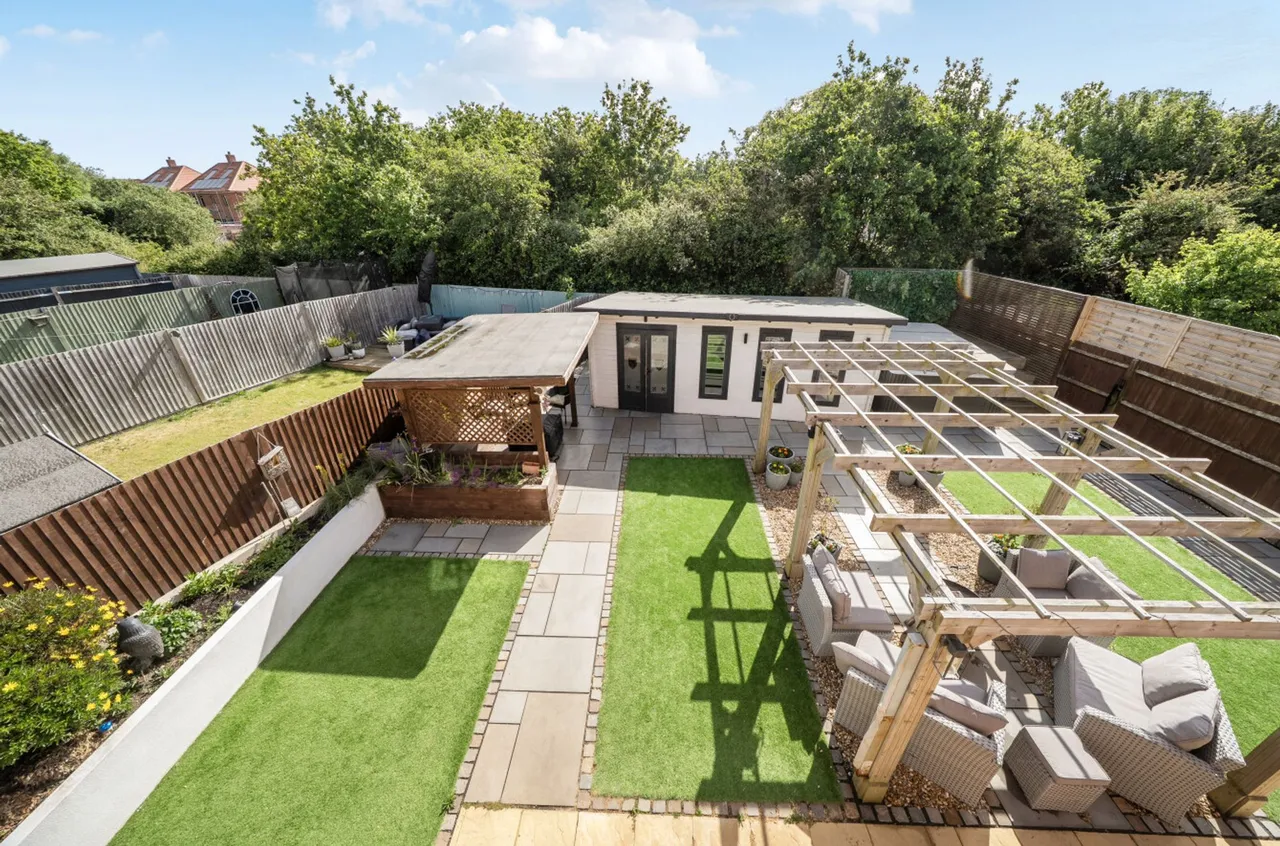 Maple Drive, Bracklesham Bay, PO20, photo 2