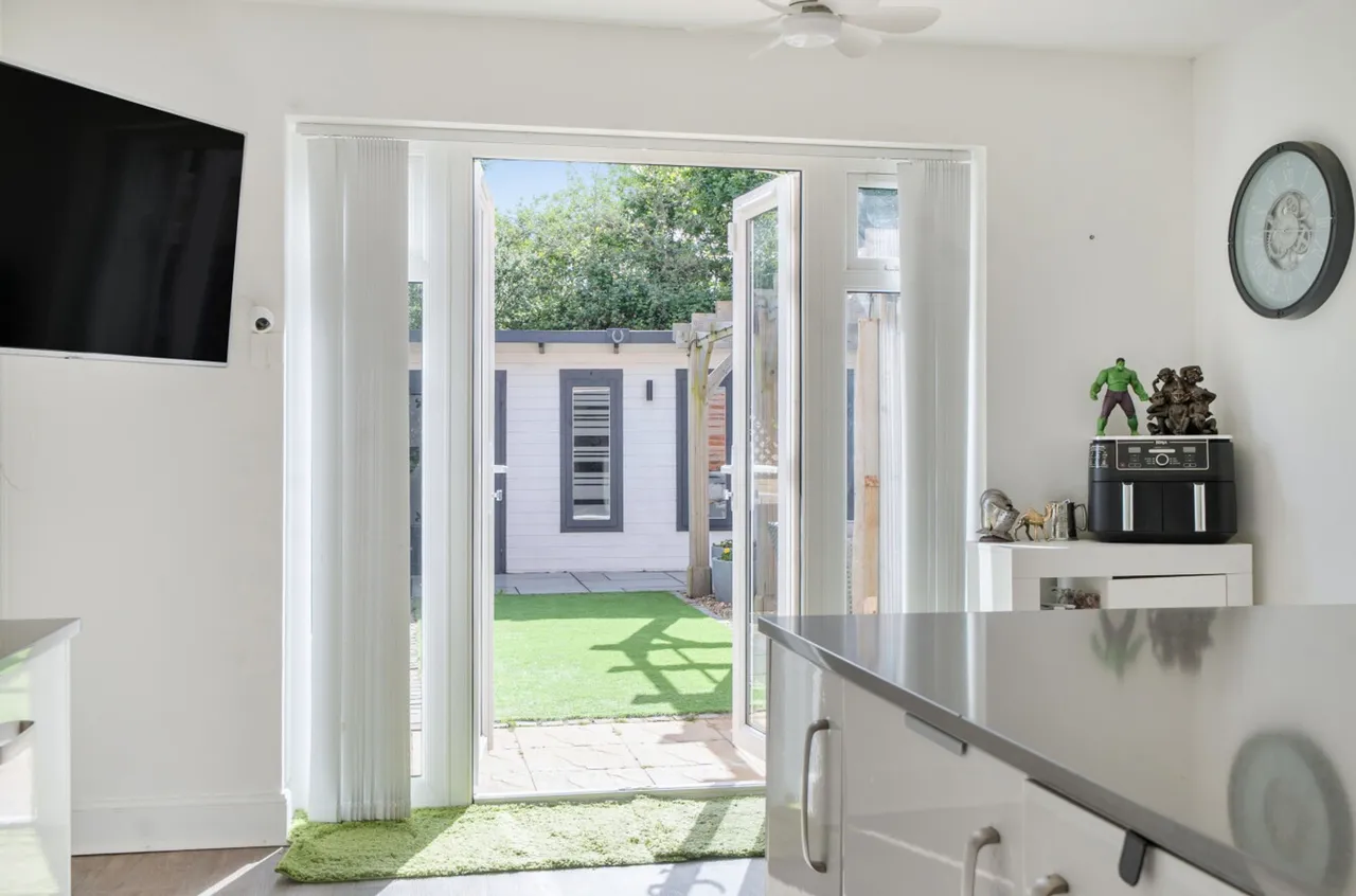 Maple Drive, Bracklesham Bay, PO20, photo 11