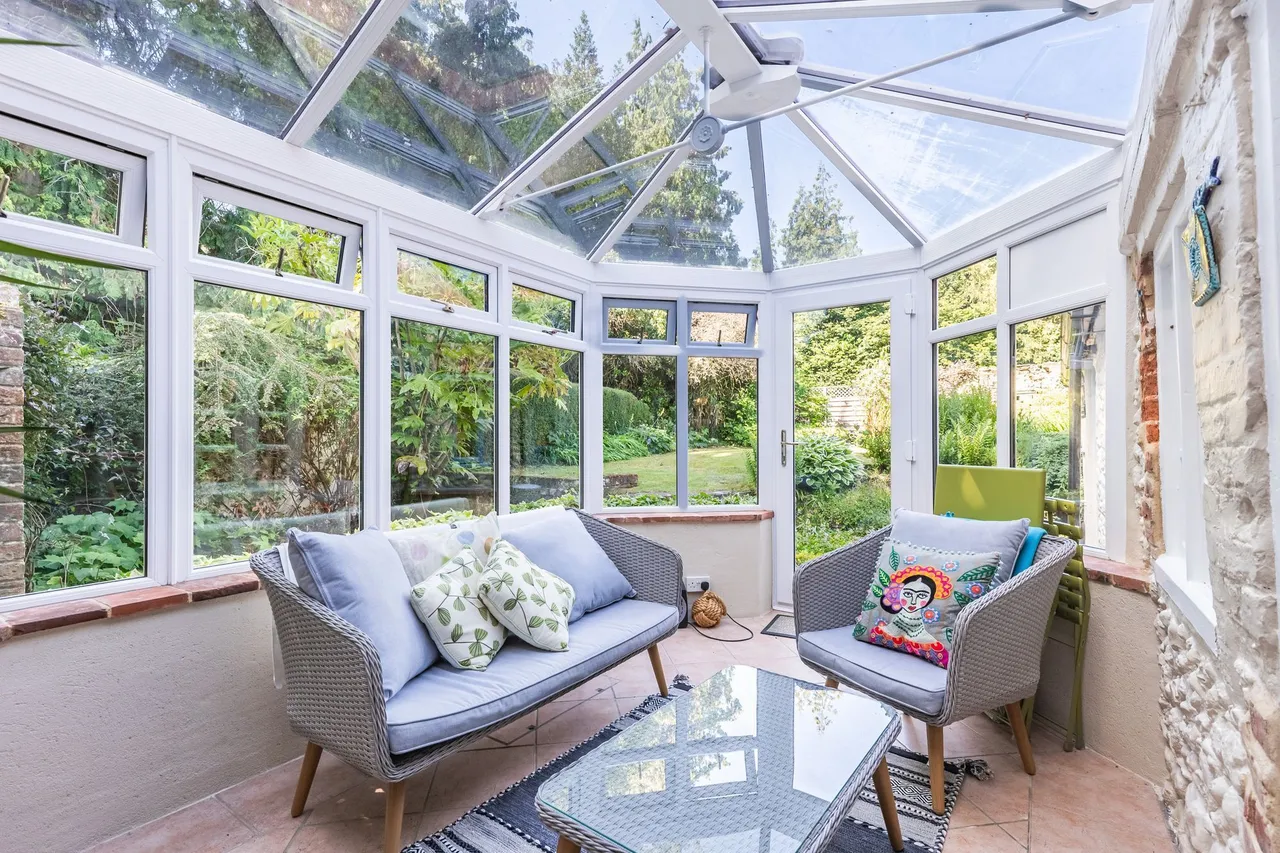 Charming Two Bedroom Cottage in Docking, photo 4