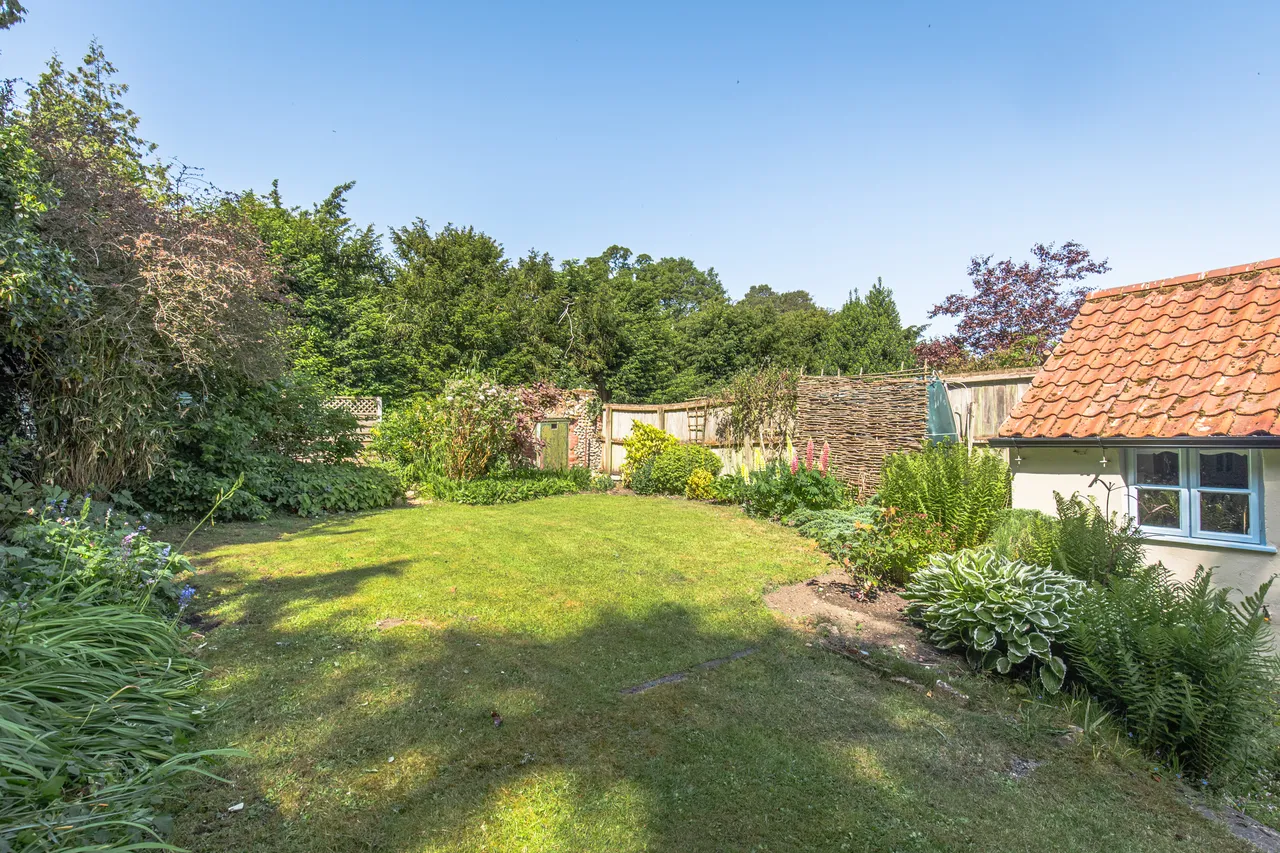 Charming Two Bedroom Cottage in Docking, photo 9