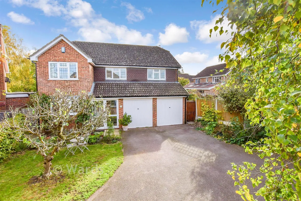 5 bed house for sale, Ragstone Court, Ditton, ME20