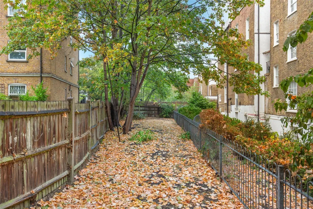 Brixton Road, London, SW9, photo 12