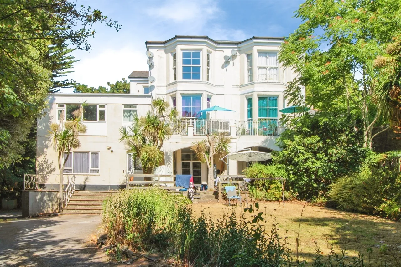 2 bed flat for sale — Thurlow Road, Torquay
