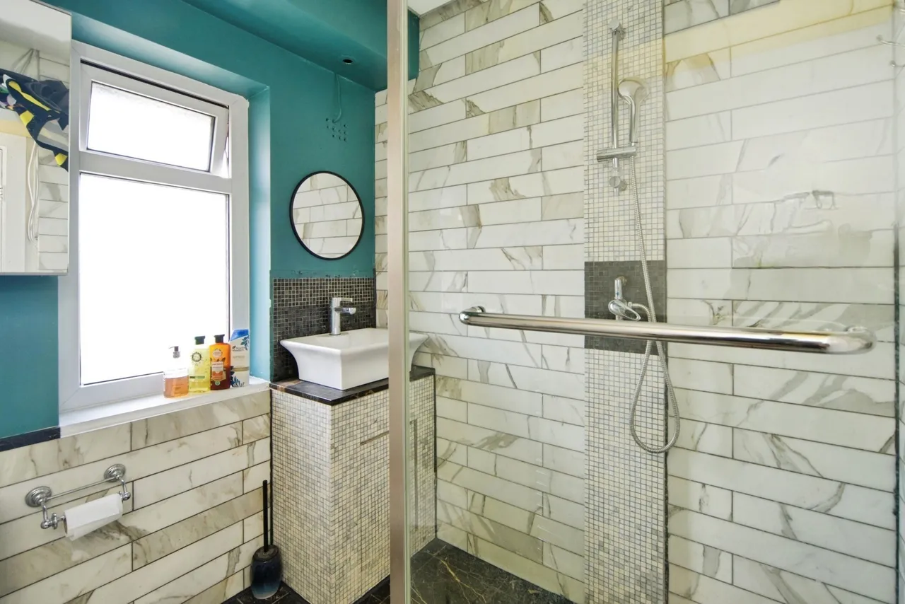 Leyburn Road, London, N18, photo 19