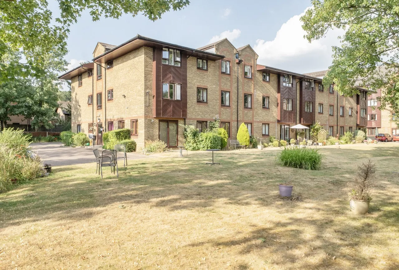 2 bed flat for sale — Reigate Hill, Reigate, RH2 9NF