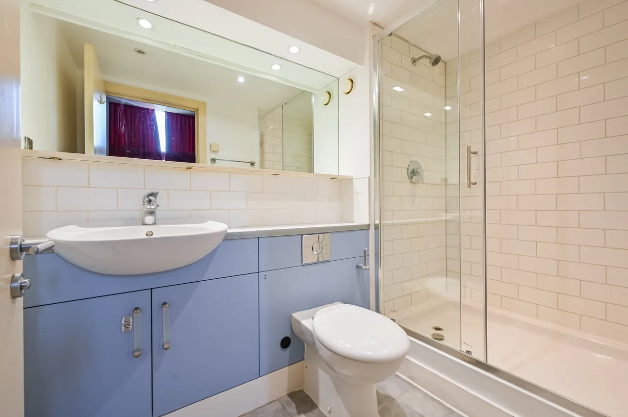 Flat 82 Galaxy Building, 5 Crews Street, London, photo 10