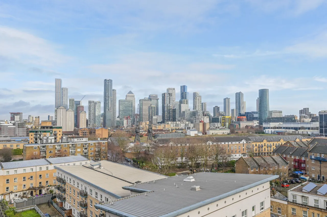 3 bed flat for sale — Flat 82 Galaxy Building, 5 Crews Street, London