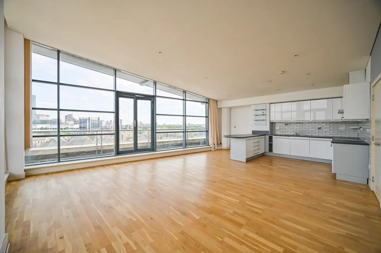 Flat 82 Galaxy Building, 5 Crews Street, London, photo 2