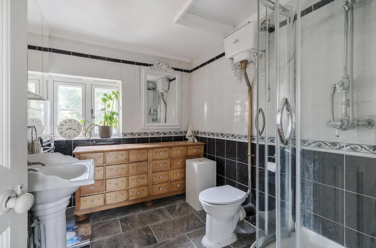 Stunning Grade II Listed Double Fronted Residence, East Farleigh, photo 18