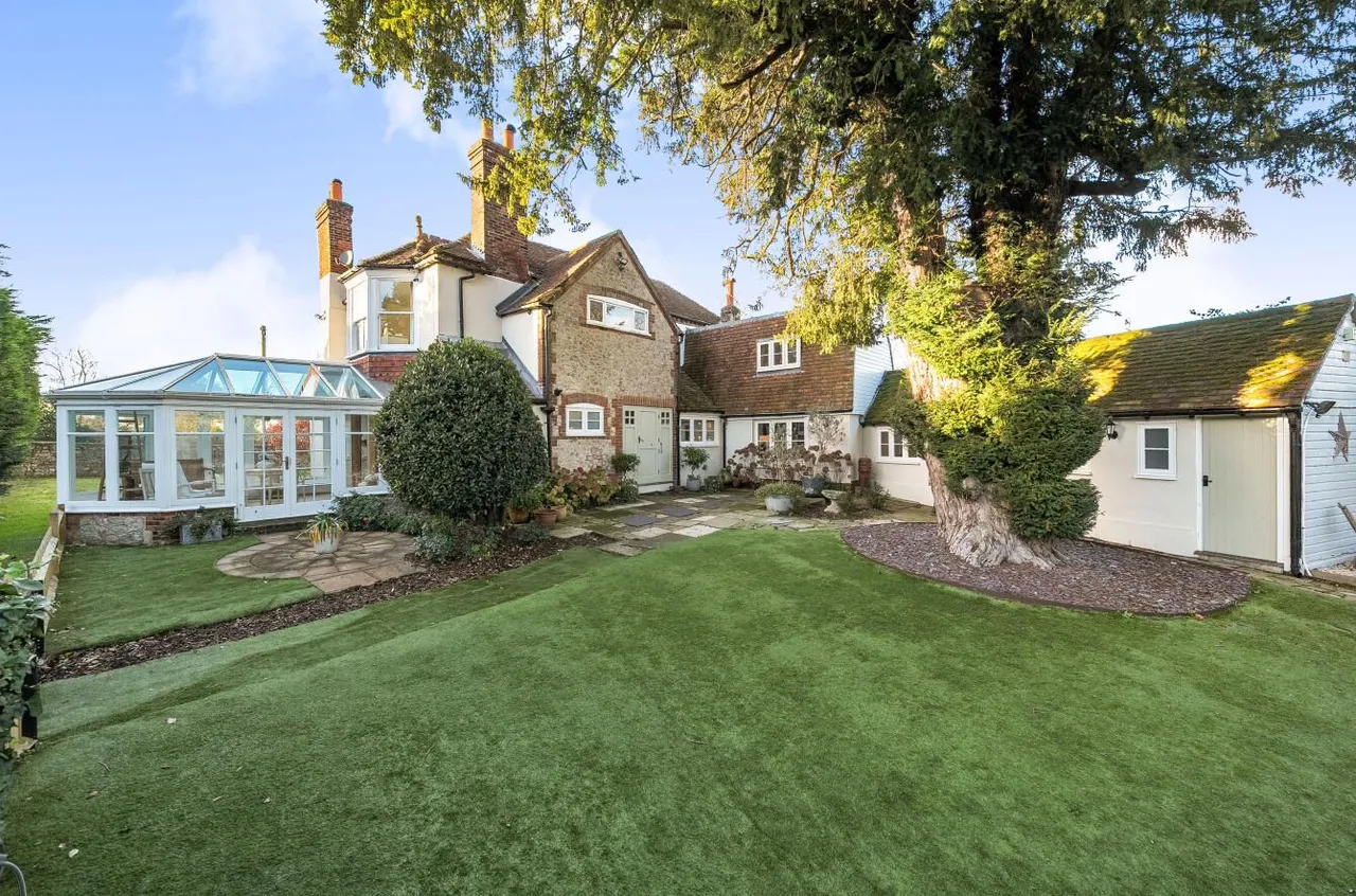 Stunning Grade II Listed Double Fronted Residence, East Farleigh, photo 21