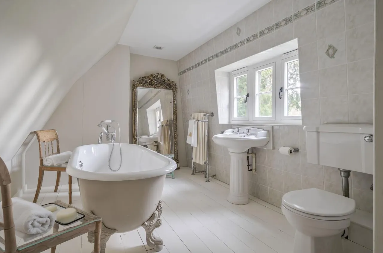 Stunning Grade II Listed Double Fronted Residence, East Farleigh, photo 20