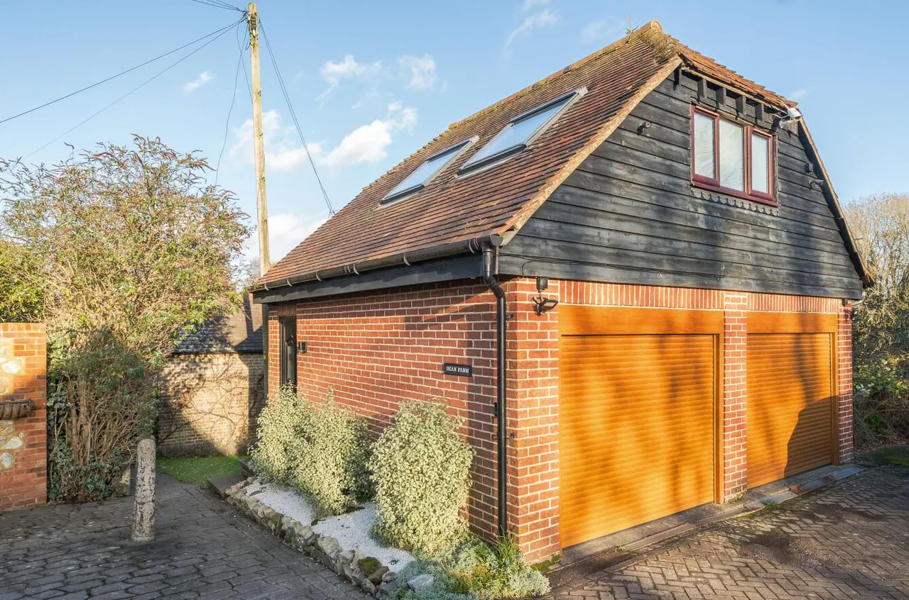 Stunning Grade II Listed Double Fronted Residence, East Farleigh, photo 24