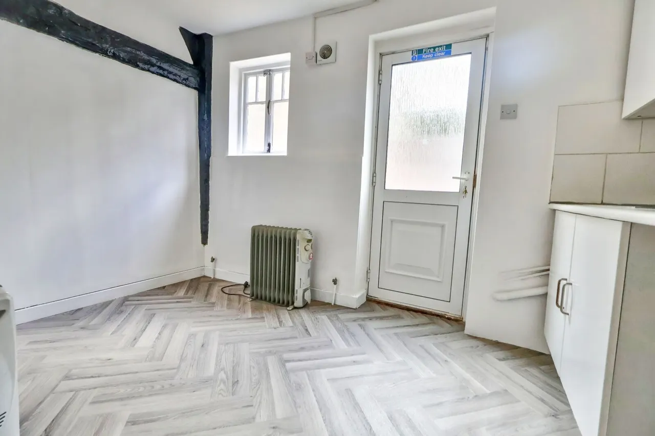 High Street, Iver, SL0, photo 9