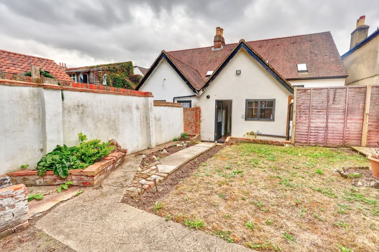 High Street, Iver, SL0, photo 13