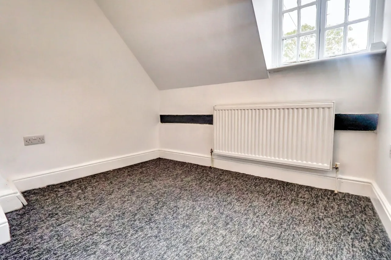 High Street, Iver, SL0, photo 8