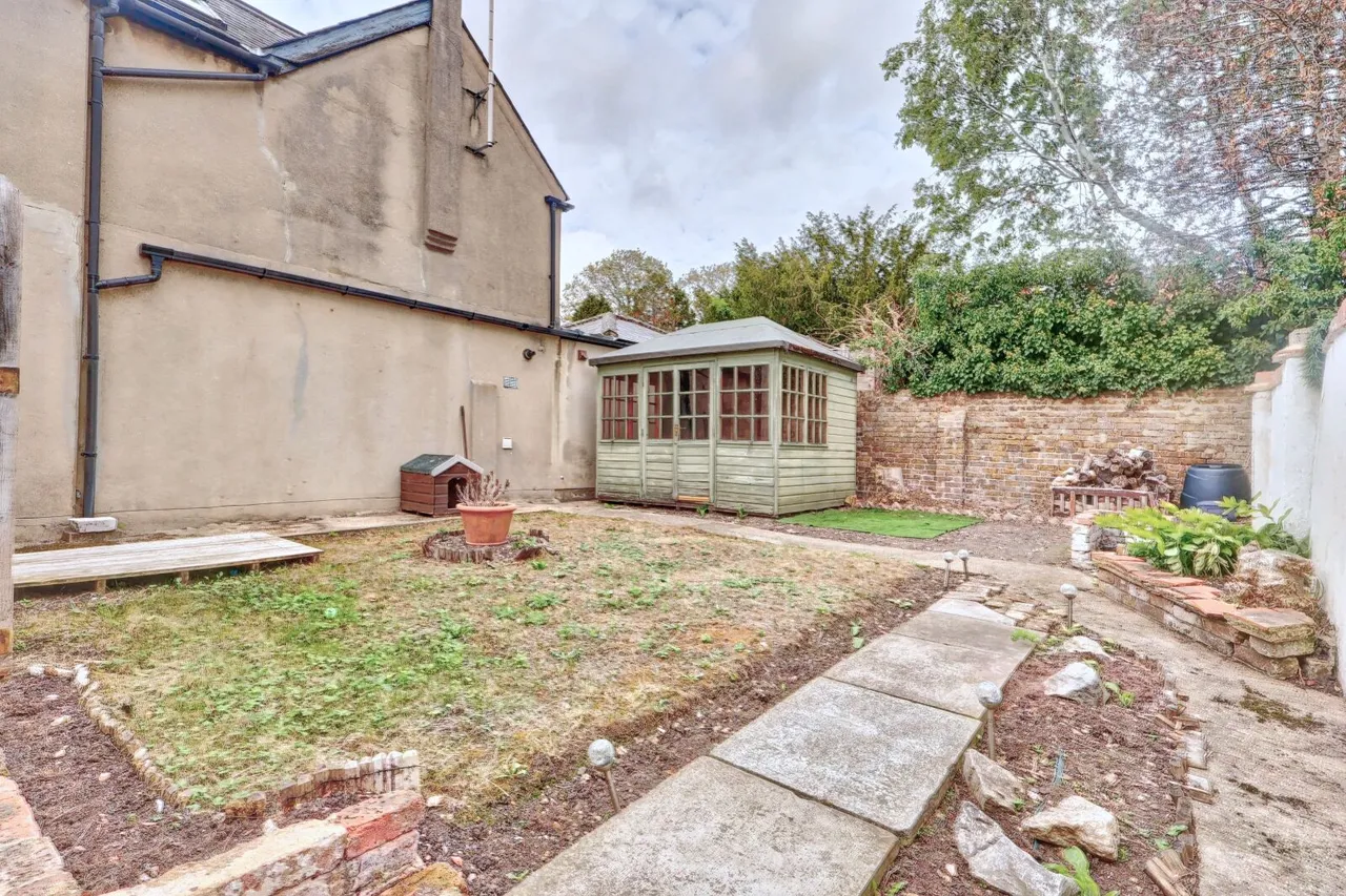 High Street, Iver, SL0, photo 11