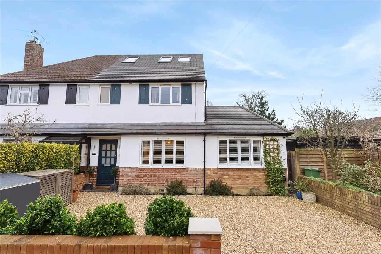 4 bed house for sale — Edward Road, Hampton Hill, TW12 1LG